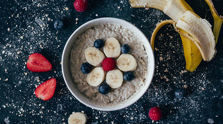 Healthy bowl of oatmeal and fruit